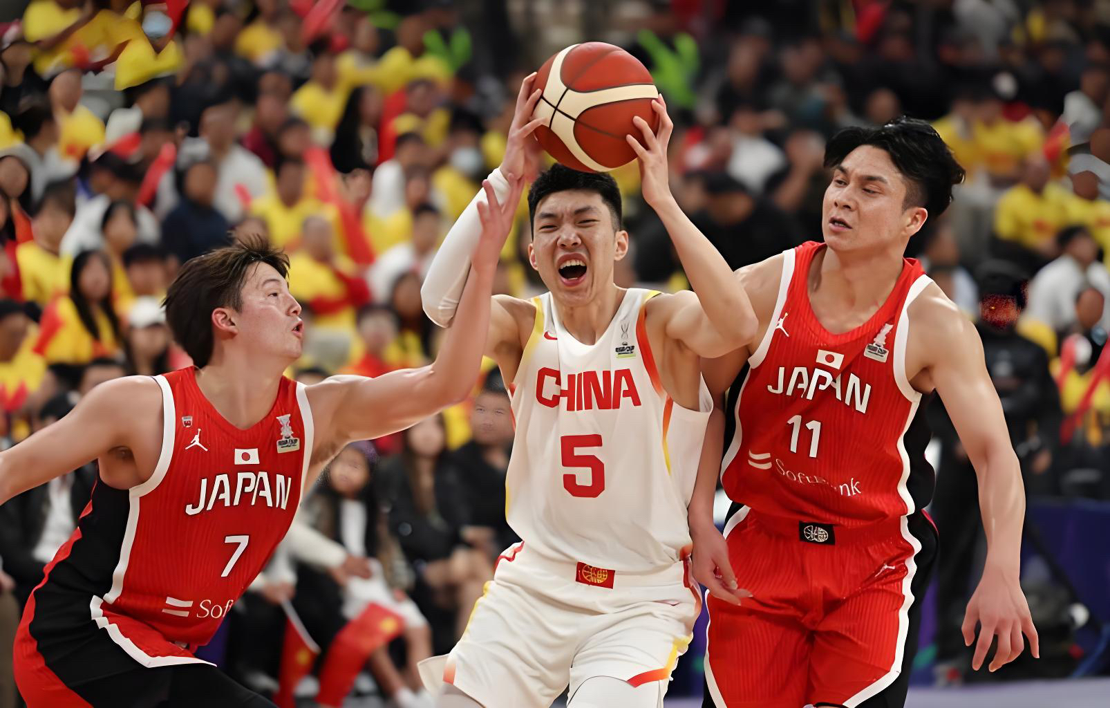 赛地聚焦——亚冠赛前热度飙升，深圳男篮战术微调，震撼外界，年轻球员得到机会的简单介绍-爱游戏 ayx 中国体育