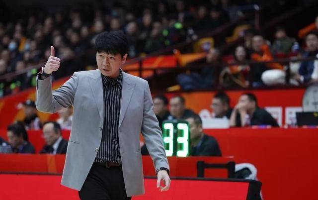 关于山东男篮训练开放日，清晨主帅复盘引欢呼，全明星赛在即，更衣室氛围转暖的信息